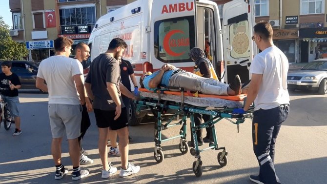 Edirne’de Motosikletten Düşen Sürücü Yaralandı