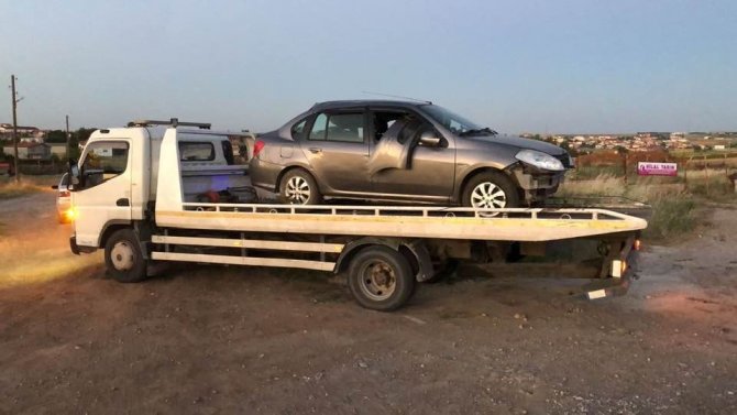 Edirne’de Tırın Sıkıştırdığı Otomobil Takla Attı: 3 Yaralı