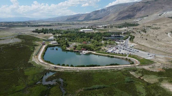 Tatili Fırsat Bilen Vatandaşlar Piknik Alanlarına Akın Etti