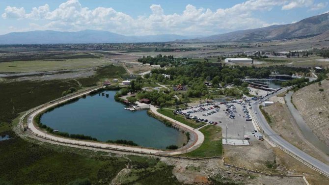 Tatili Fırsat Bilen Vatandaşlar Piknik Alanlarına Akın Etti