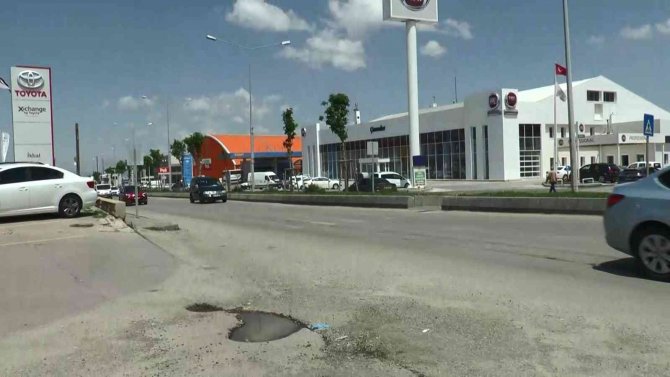 Kamyon Motosiklete Çarptı: 1 Ölü 1 Ağır Yaralı