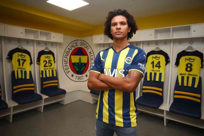 Fenerbahçe, Brezilyalı Futbolcu Willian Arao İle 2+1 Yıllık Sözleşme İmzalandığını Açıkladı.