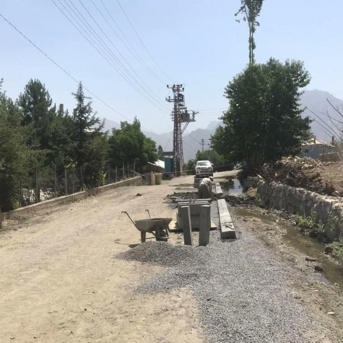 Hakkari Belediyesinden Parke Taşı Döşeme Çalışması