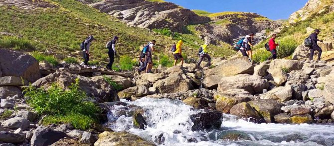 4 Bin 116 Rakımlı Cilo Dağı’na Doğa Yürüyüşü