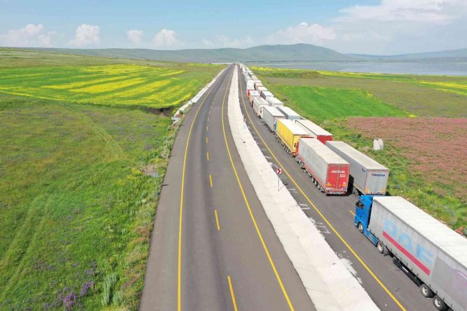 İ̇hracat Arttı; Çıldır-aktaş Gümrük Kapısı’nda Yeni Rekora Ulaşıldı