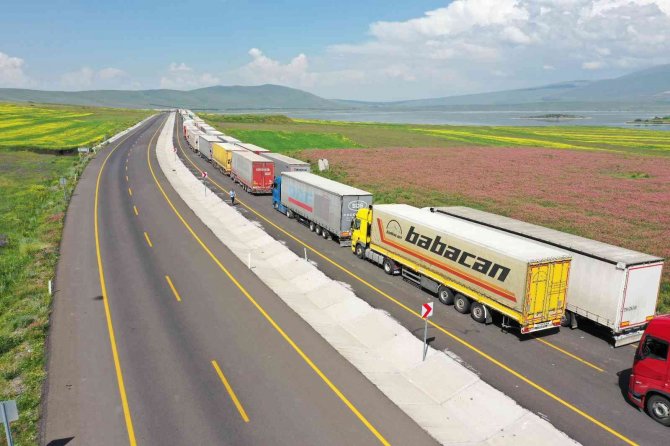 İ̇hracat Arttı; Çıldır-aktaş Gümrük Kapısı’nda Yeni Rekora Ulaşıldı