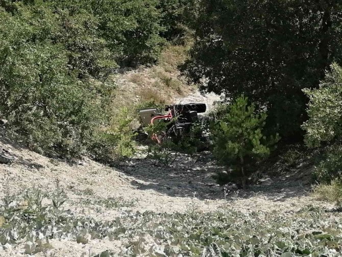 Traktör 50 Metrelik Yamaçtan Yuvalandı, Dede Ağır Yaralandı, Torun Hayatını Kaybetti
