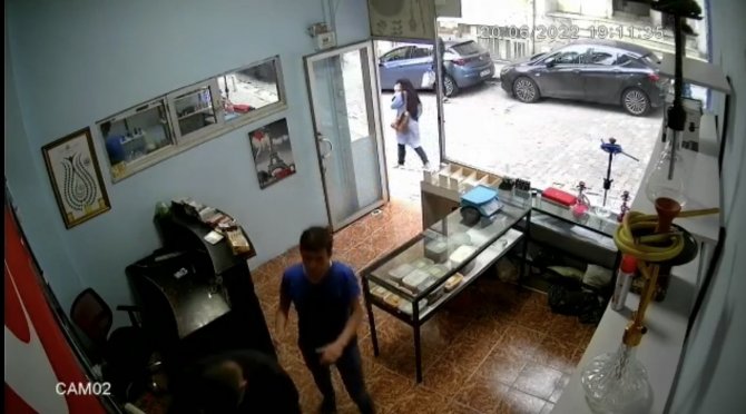 İ̇stanbul’da “Yan Bakma” Kavgası Kamerada
