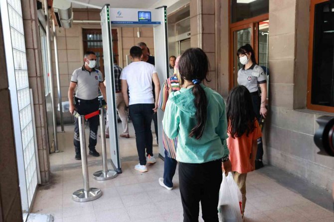 Hastanelerde “Kapı Güvenlik Sistemleri” Kurulmaya Başlandı