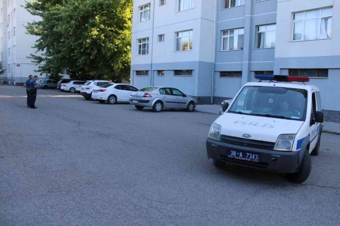 5. Kattan Düşen Melek Ağır Yaralandı