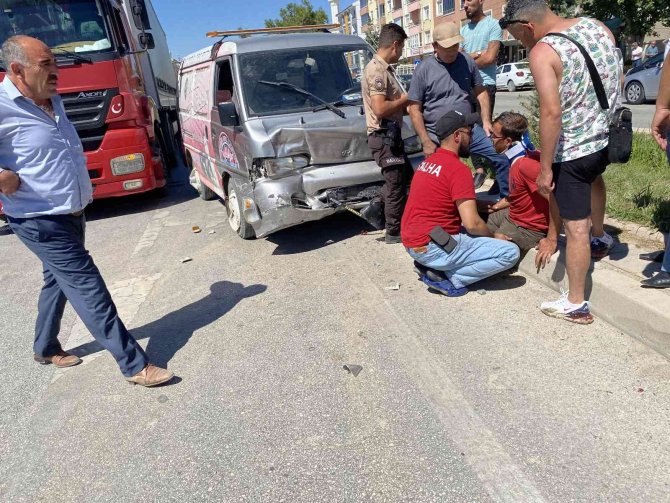 Konya’da 3 Araçlı Zincirleme Kaza: 3 Yaralı