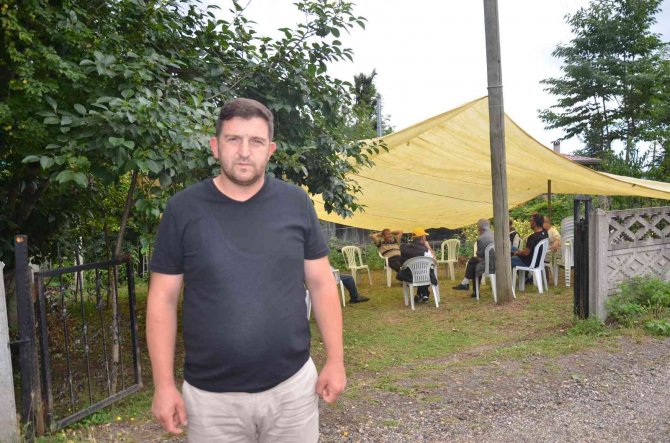 Psikolojik Sorunları Olan Genç Babasını Öldürdü, Anne Ve Kardeşini Yaraladı