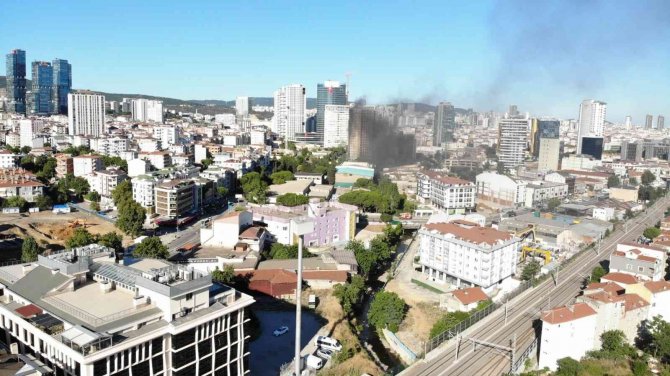Maltepe’de 15 Katlı İnşaat Halindeki Binada Yangın