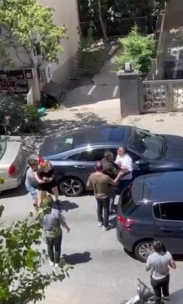 Maltepe’de Kadın İle Erkek Sürücü Arasındaki Yol Verme Tartışması Kamerada