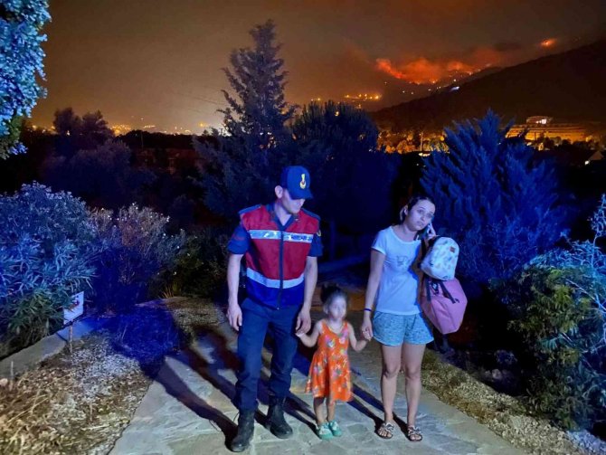 Jandarma Ekipleri Datça’daki Orman Yangını İçin Topyekün Seferber Oldu