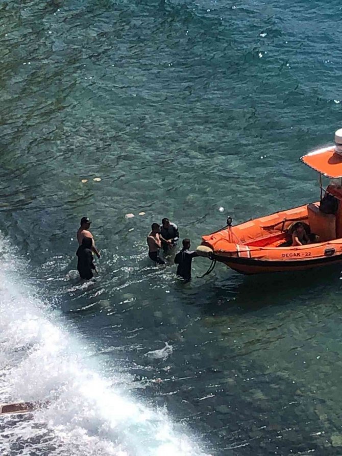 Fethiye’de Tekne Battı: 6 Kişiyi Sahil Güvenlik Ekipleri Kurtardı