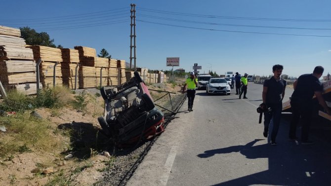 Kamyonet Takla Attı: 8 Yaralı