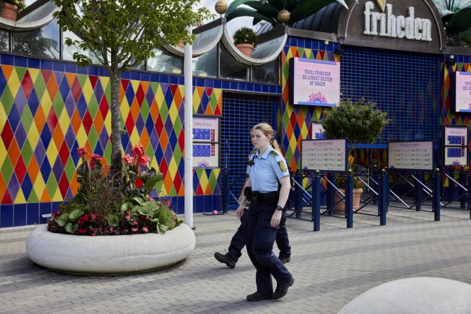 Danimarka’da Lunaparkta Rollercoaster Raydan Çıktı: 14 Yaşındaki Çocuk Öldü