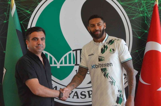 Sakaryaspor, Kaiyne River Woolery İle 2 Yıllık Sözleşme İmzaladı