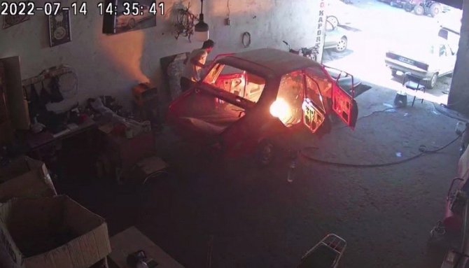 Sanayide Oksijen Tüpü Patladı, O Anlar Kameraya Yansıdı