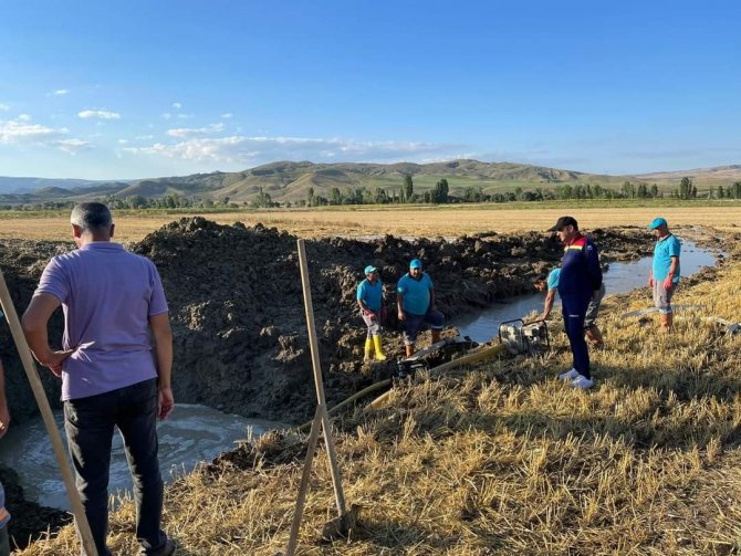 Şebeke Borusu Patladı, İlçe Susuz Kaldı