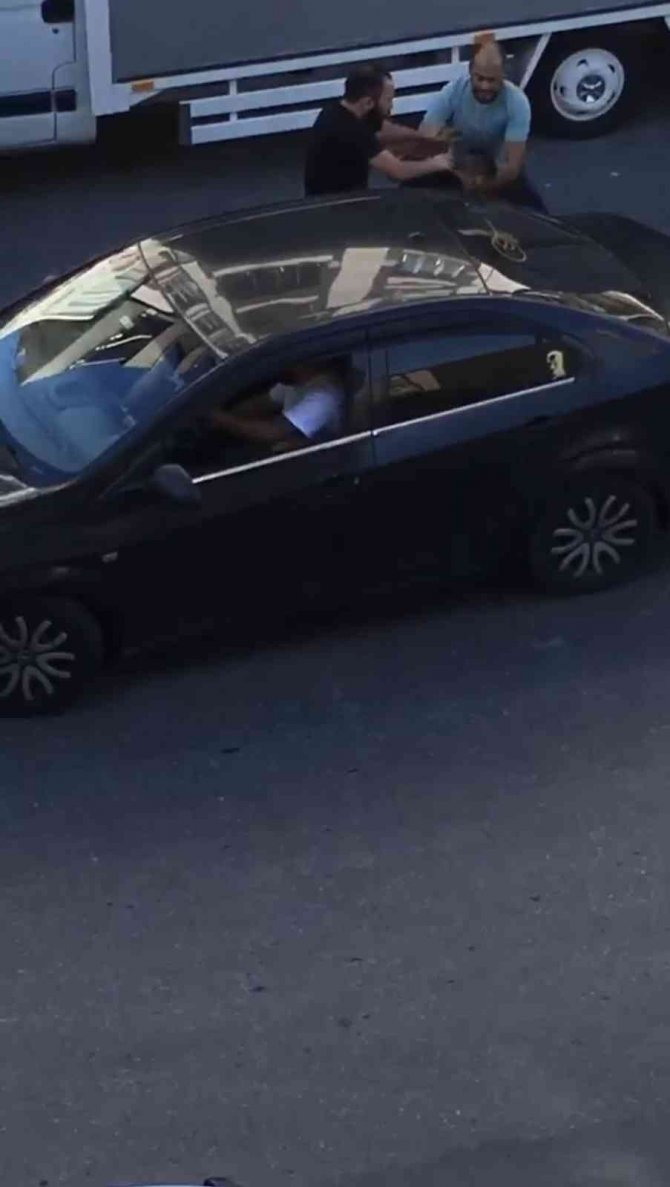 Esenyurt’ta Taksici, Ücret Tartışması Yaşadığı Yolcuyu Tekme Tokat Dövdü