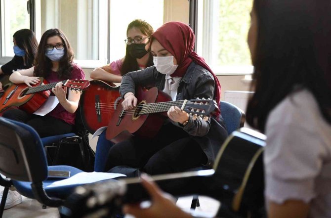 Yaz Dönemi Eğitimlerine 815 Genç Kayıt Oldu