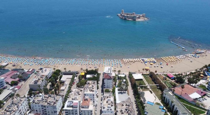 Sıcaktan Kaçan Soluğu Denizde Aldı