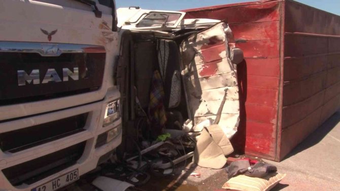 Tuzla’da Devrilen Kamyon Tıra Çarptı: 1 Yaralı