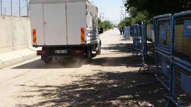 Gevaş İ̇lçe Emniyet Amirliği Önündeki Yol 6 Yıl Aradan Sonra Tekrar Ulaşıma Açıldı