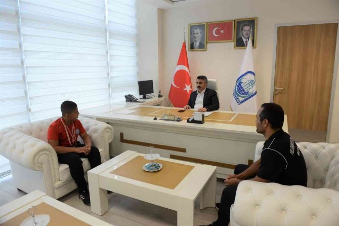 Güreş Müsabakalarında ’Yıldırım’ Fırtınası