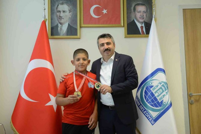 Güreş Müsabakalarında ’Yıldırım’ Fırtınası