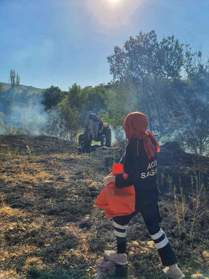 Anız Yangınında 1 Kişi Dumandan Zehirlendi