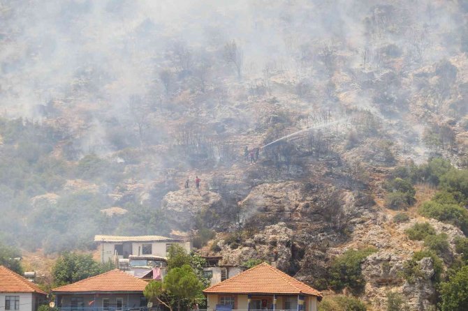 Antalya’da Makilik Alanda Çıkan Yangın Kontrol Altına Alındı