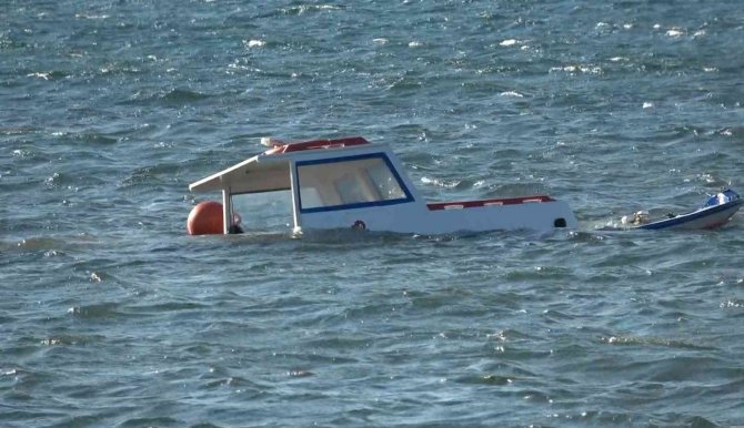 Ayvalık’ta Şiddetli Rüzgar Bazı Balıkçı Teknelerini Batırdı