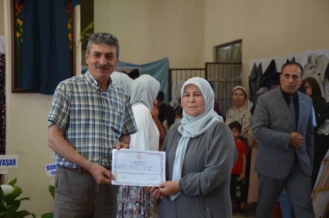 Bayırköy’de Dikiş Kursu Yıl Sonu Sergisi Açıldı