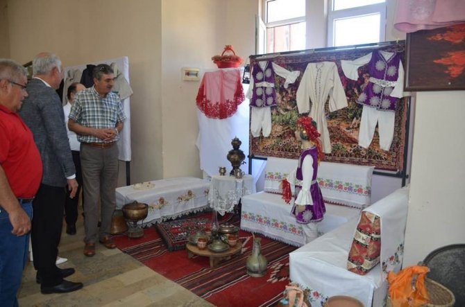 Bayırköy’de Dikiş Kursu Yıl Sonu Sergisi Açıldı