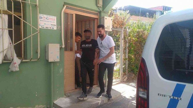 Bursa’da Ailesine Kızdı, Bıçakla Kendini Rehin Aldı