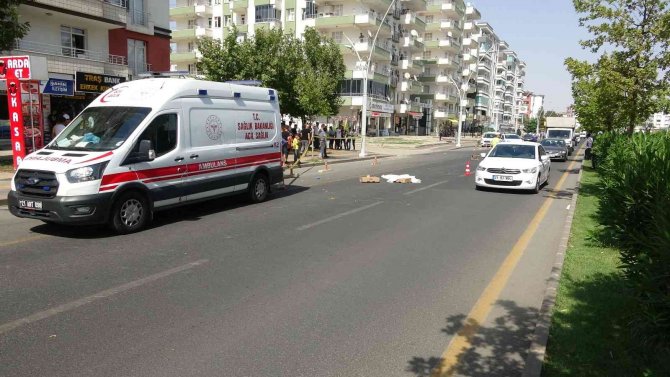 Karşıya Geçmek İsteyen 7 Yaşındaki Çocuğa Önce Taksi, Sonra Otobüs Çarptı