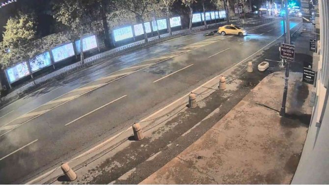 Dolmabahçe’de Feci Kaza Kamerada: Motosikletli Metrelerce Sürüklendi