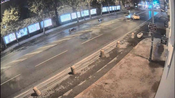 Dolmabahçe’de Feci Kaza Kamerada: Motosikletli Metrelerce Sürüklendi