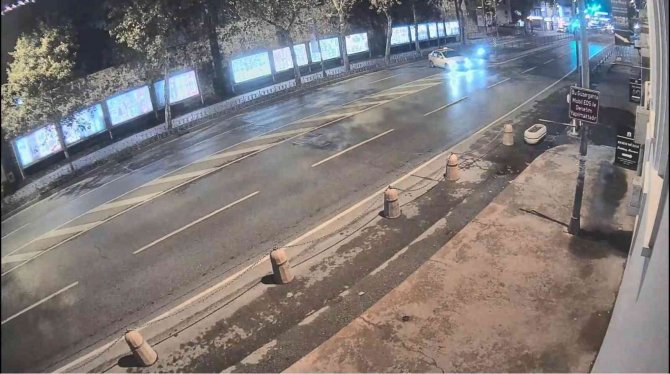 Dolmabahçe’de Feci Kaza Kamerada: Motosikletli Metrelerce Sürüklendi
