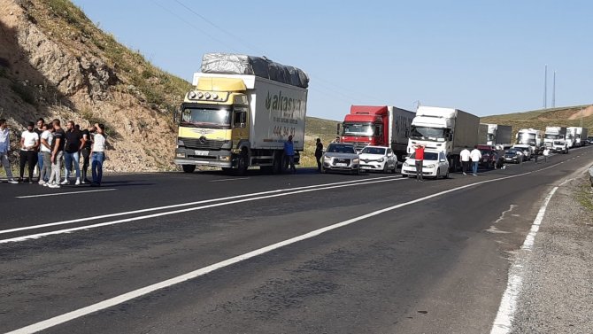 Ağrı’da Seyir Halindeyken Yanan Otomobil Küle Döndü