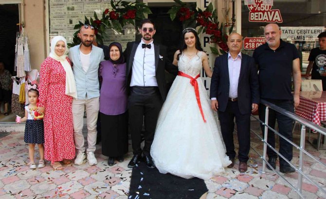 Emlakçıdan Davullu-zurnalı Gelin Çıktı