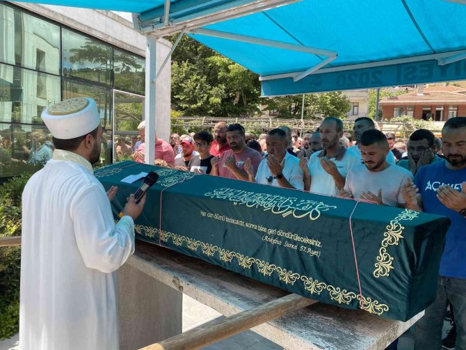 Çanakkale’de Öldürülen Ünlü Eğitimcinin Şoförü Şerif Eker Beykoz’da Son Yolculuğuna Uğurlandı
