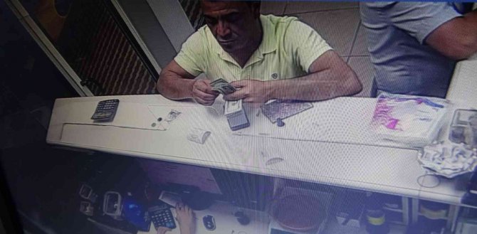 Yanlış Hesap Yaptı, Bin 680 Dolar Fazla Para Verdi