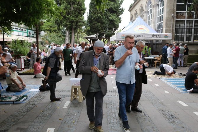 Başkan Demirtaş 15 Temmuz Şehitleri İçin 3 Bin Lokma Tatlısı İkram Etti