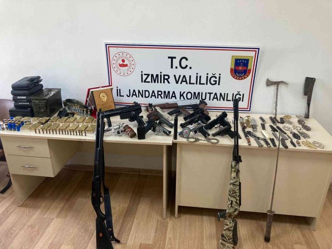 Kendisini Polis Olarak Tanıtıp, Silah Ticareti Yapan Şüpheli Yakalandı