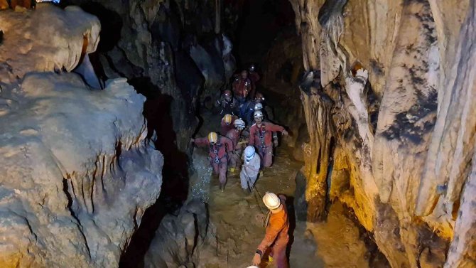 12 Saat Sonra Düştüğü Mağaradan Kurtarıldı