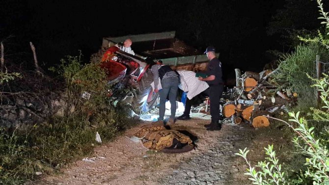 Karabük’te Devrilen Traktörün Altında Kalan 2 Kişi Öldü, Biri Ağır 2 Kişi Yaralandı